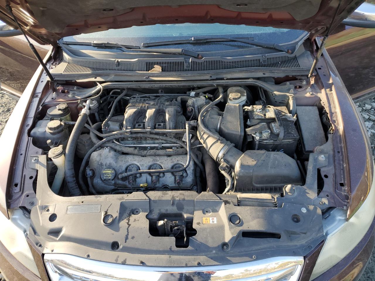 2010 Ford Taurus - Image 11