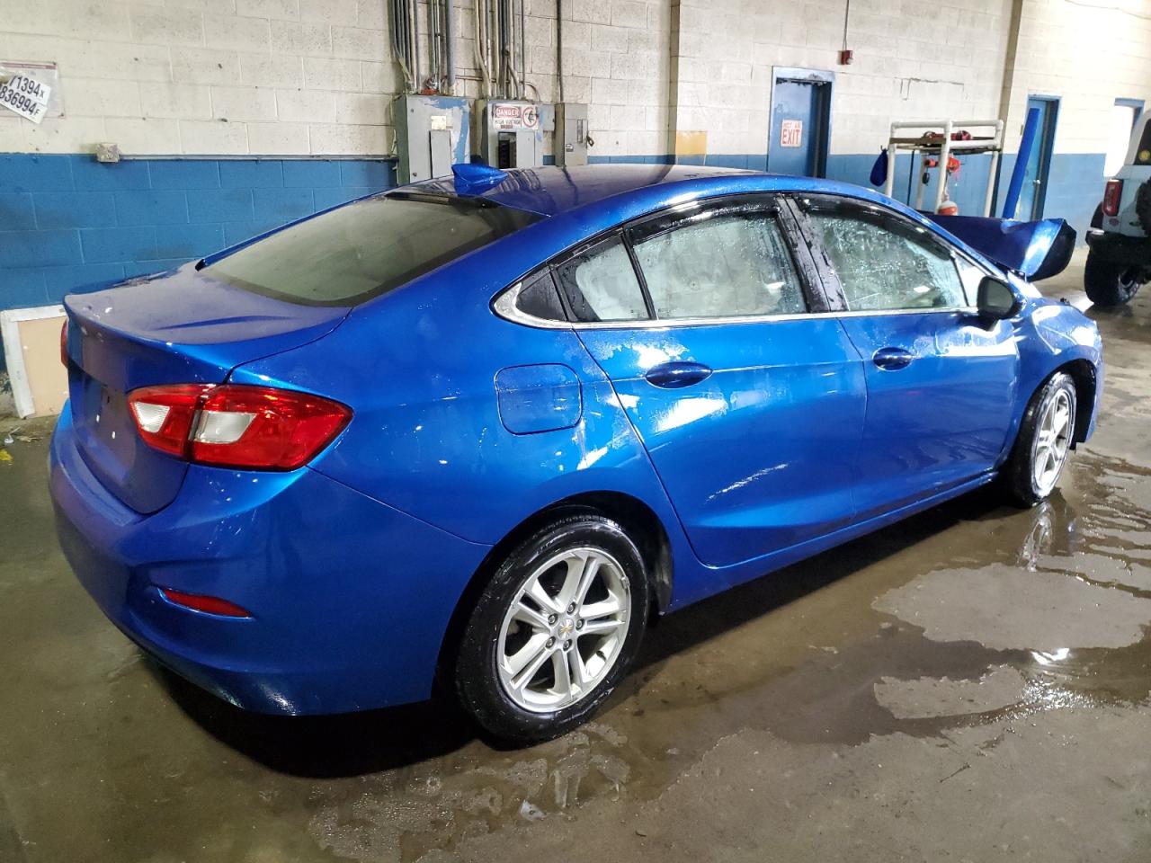2018 Chevrolet Cruze - Image 3