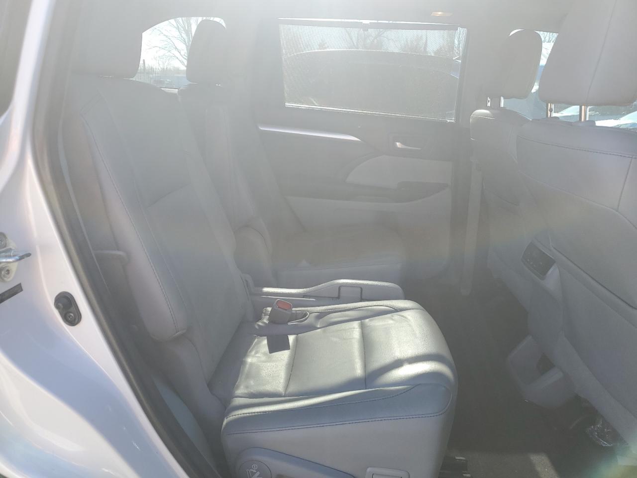 2014 Toyota Highlander - Image 12