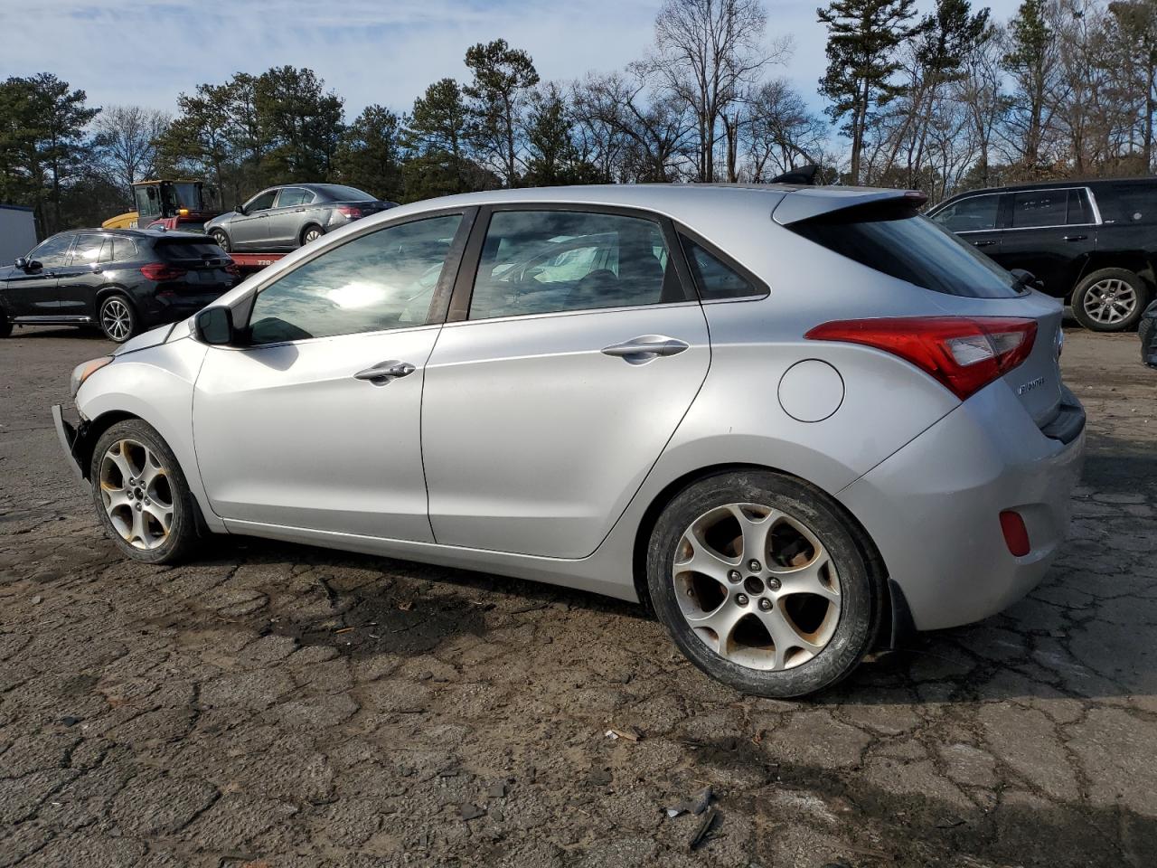 VIN KMHD35LH9FU236439 2015 HYUNDAI ELANTRA no.2