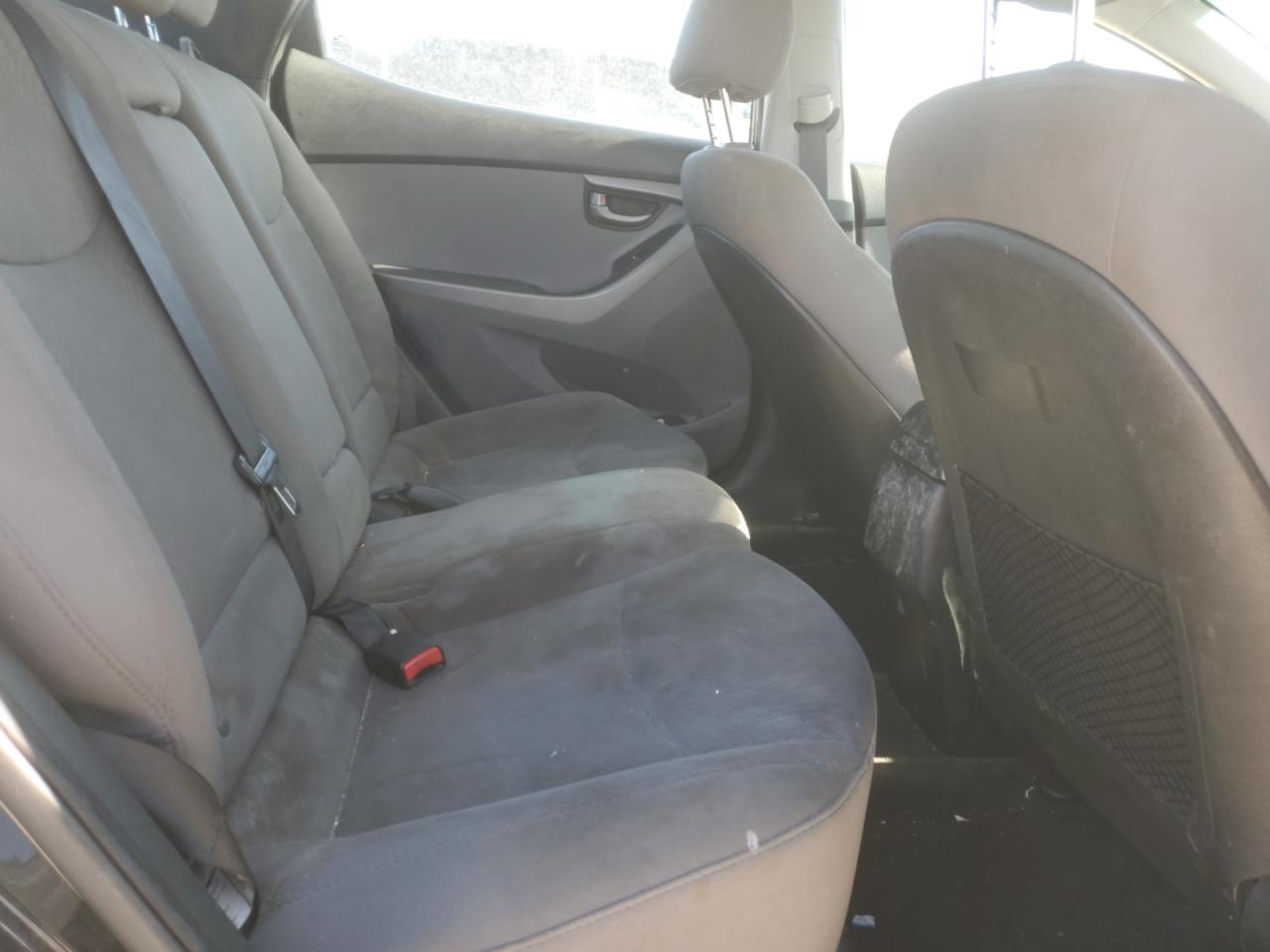 2015 Hyundai Elantra - Image 10