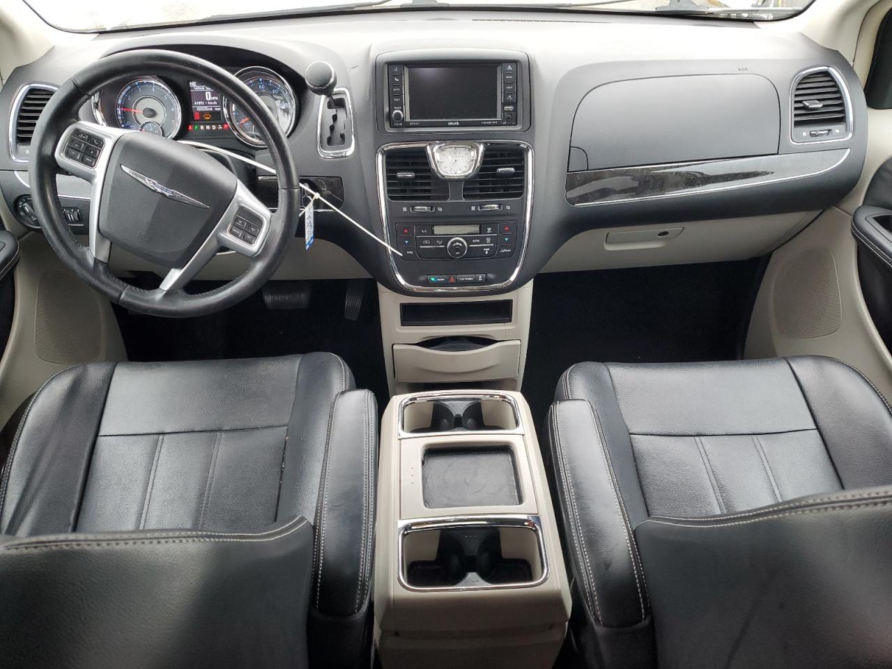 2013 Chrysler Town & Country - Image 8