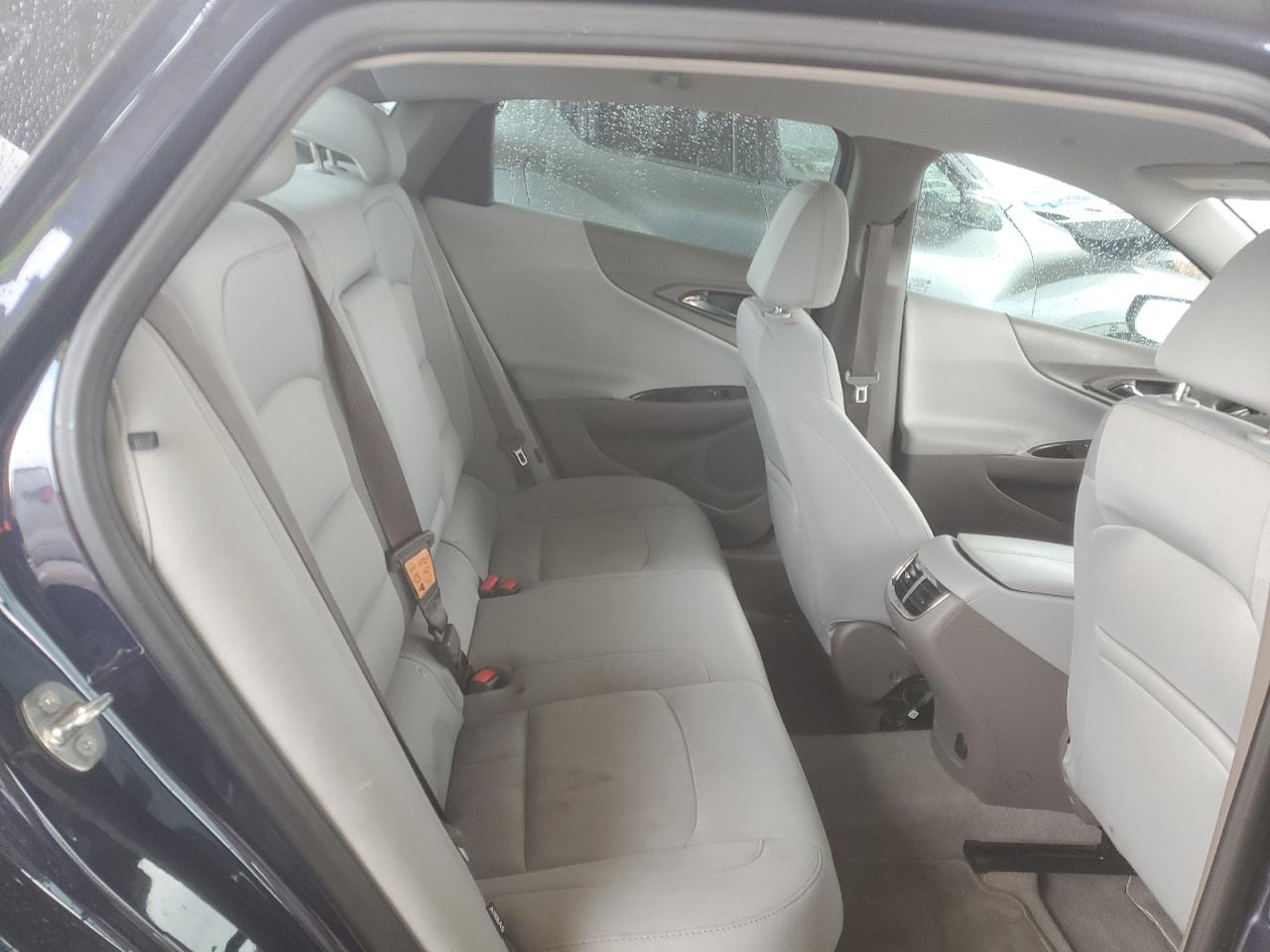 2017 Chevrolet Malibu - Image 10