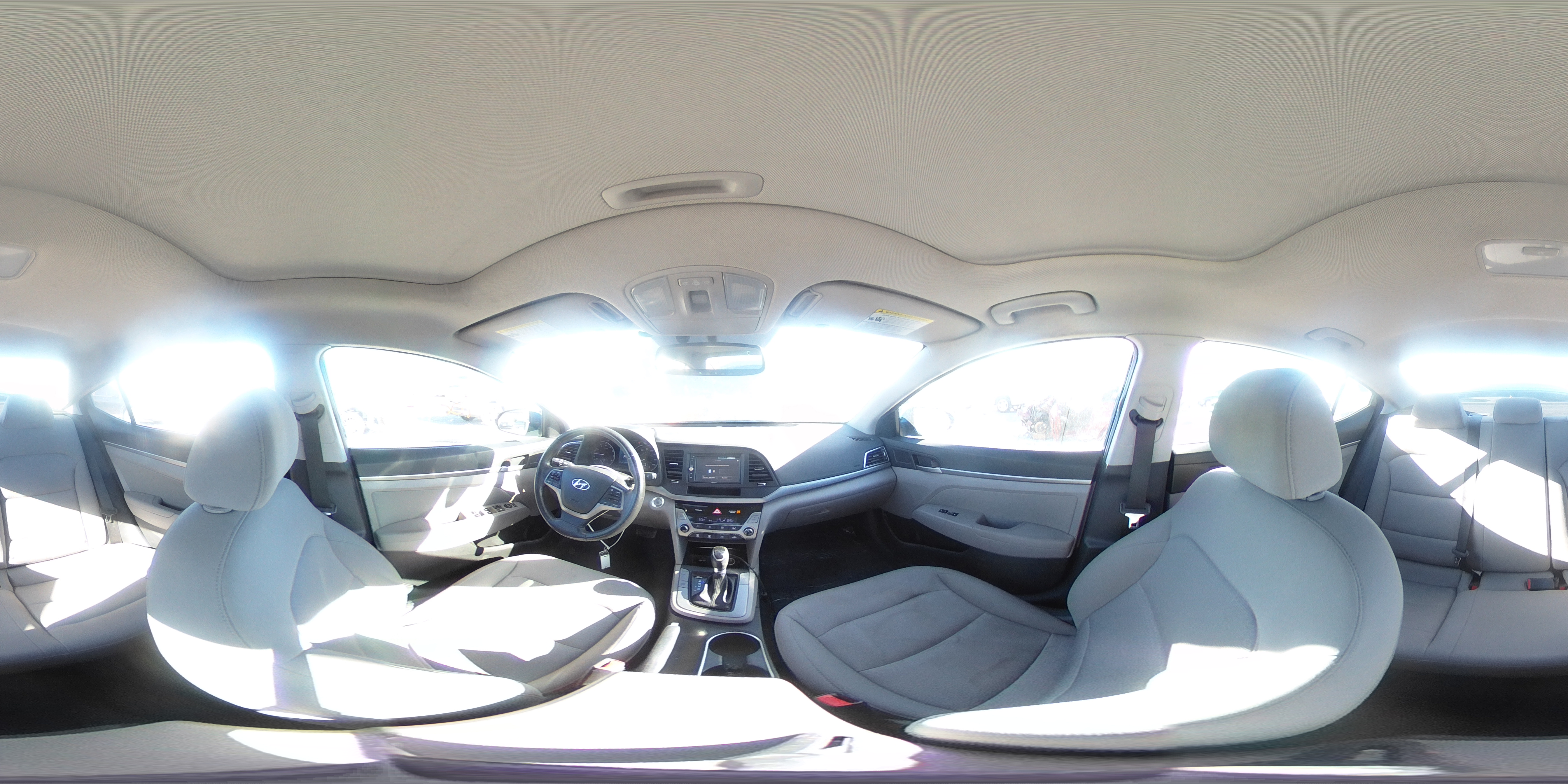 2018 Hyundai Elantra - Image 15