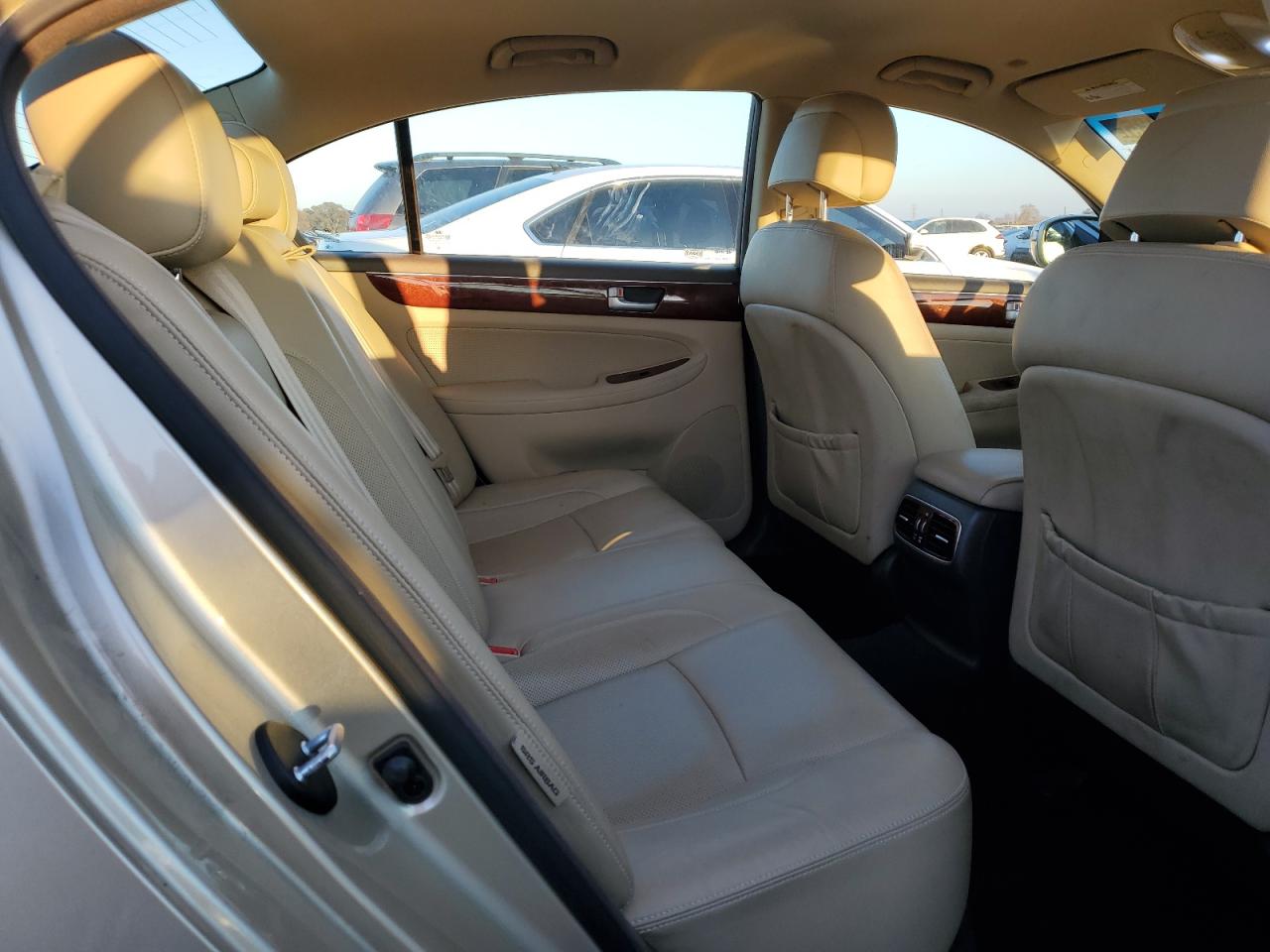 2012 Hyundai Genesis - Image 10