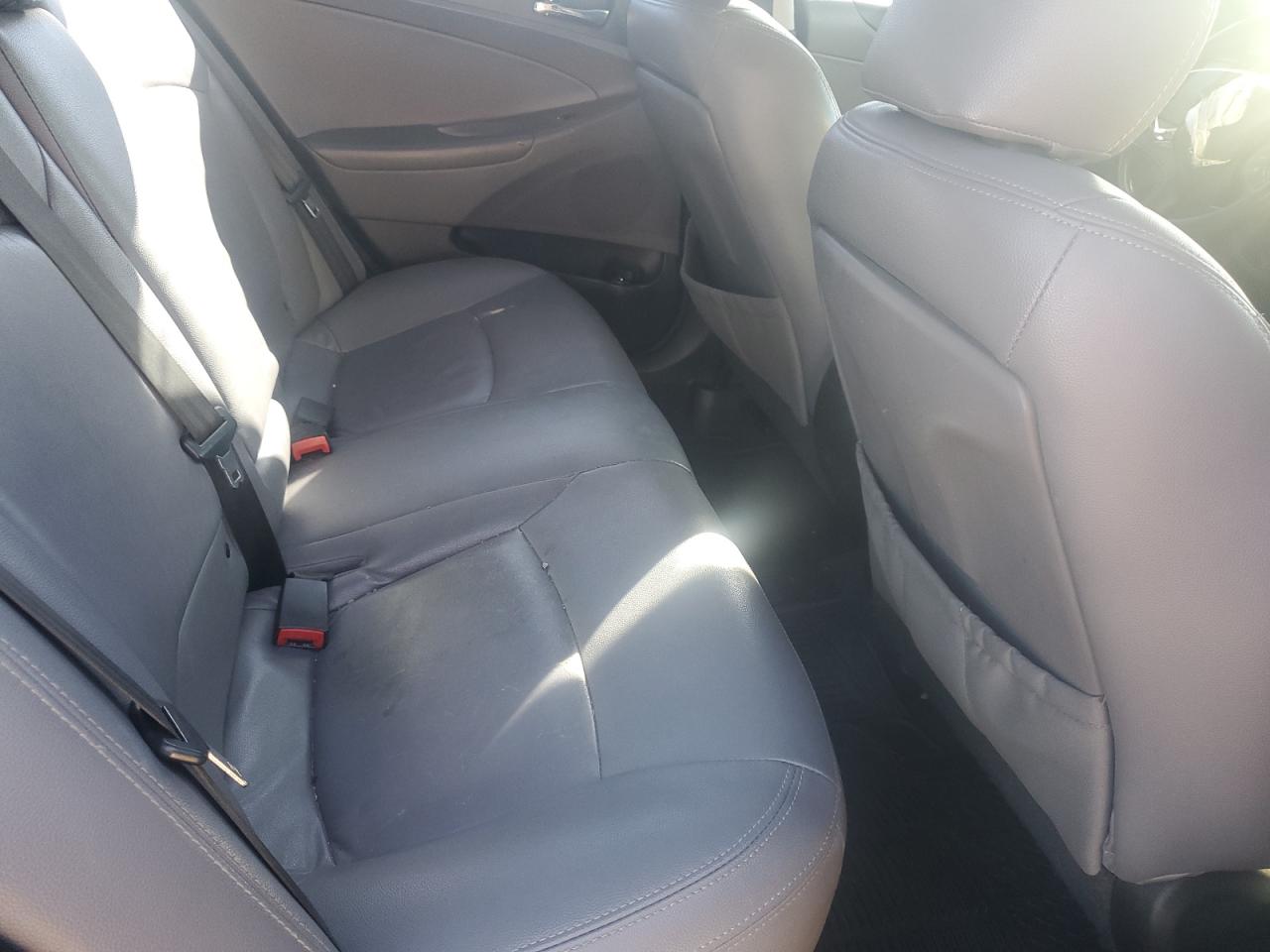 2014 Hyundai Sonata - Image 11