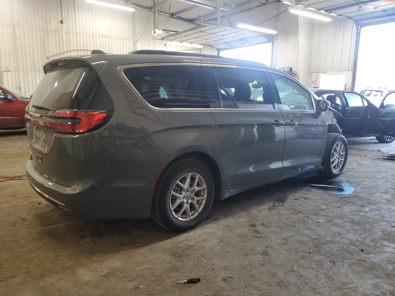 2022 Chrysler Pacifica - Image 3