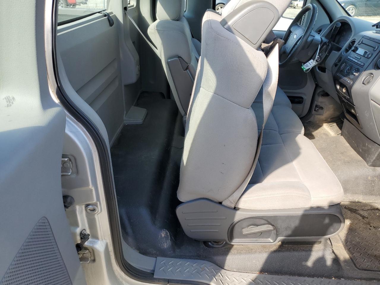 2005 Ford F-150 - Image 10