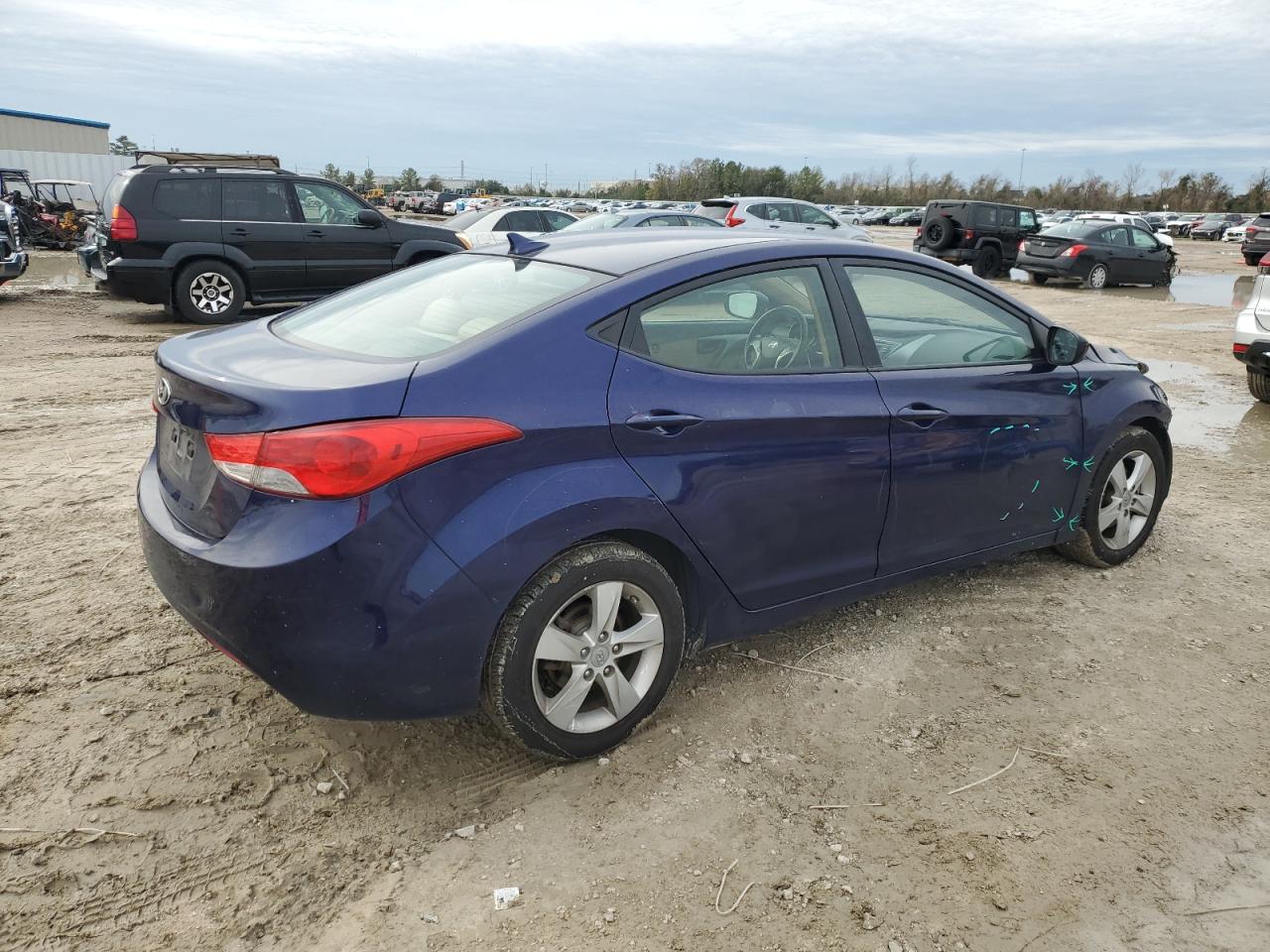 2013 Hyundai Elantra - Image 3