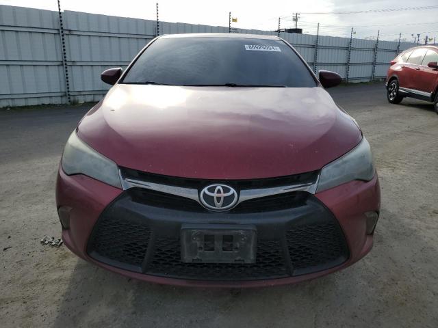  TOYOTA CAMRY 2015 Czerwony