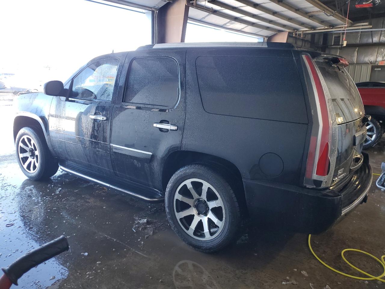 2007 GMC Yukon - Image 2