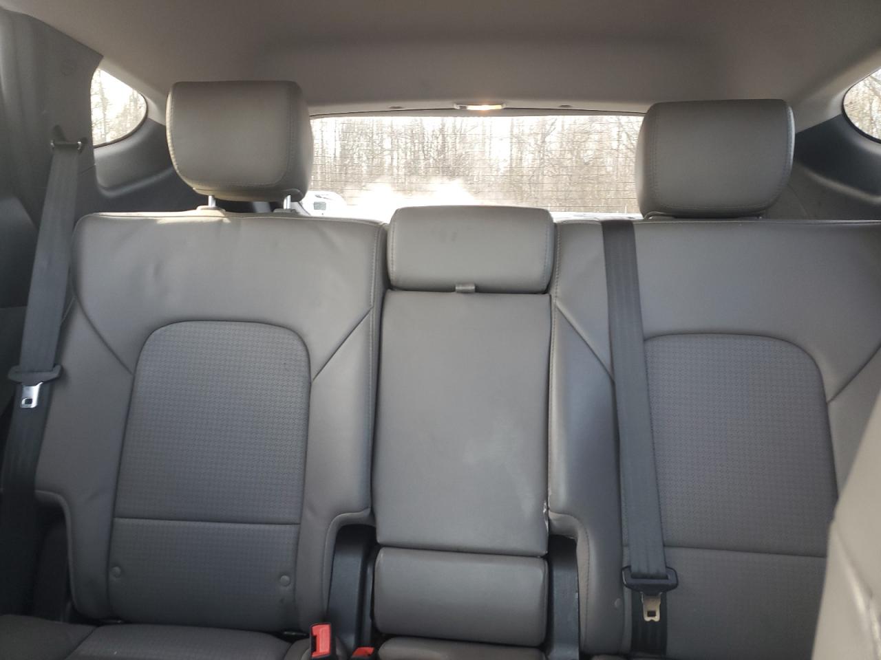 2015 Hyundai Santa Fe - Image 10