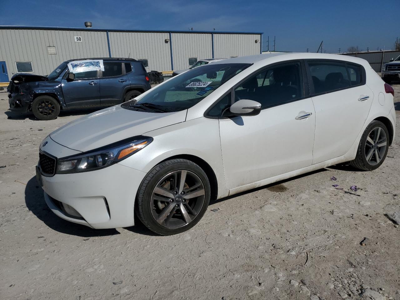 VIN KNAFX5A81H5673690 2017 KIA FORTE no.1