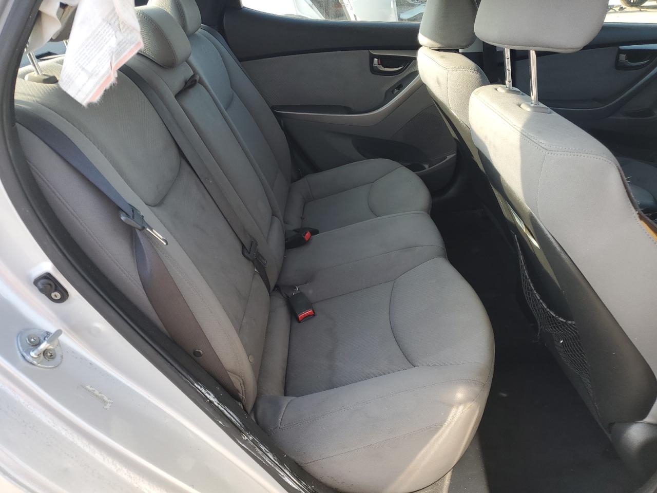2013 Hyundai Elantra - Image 11