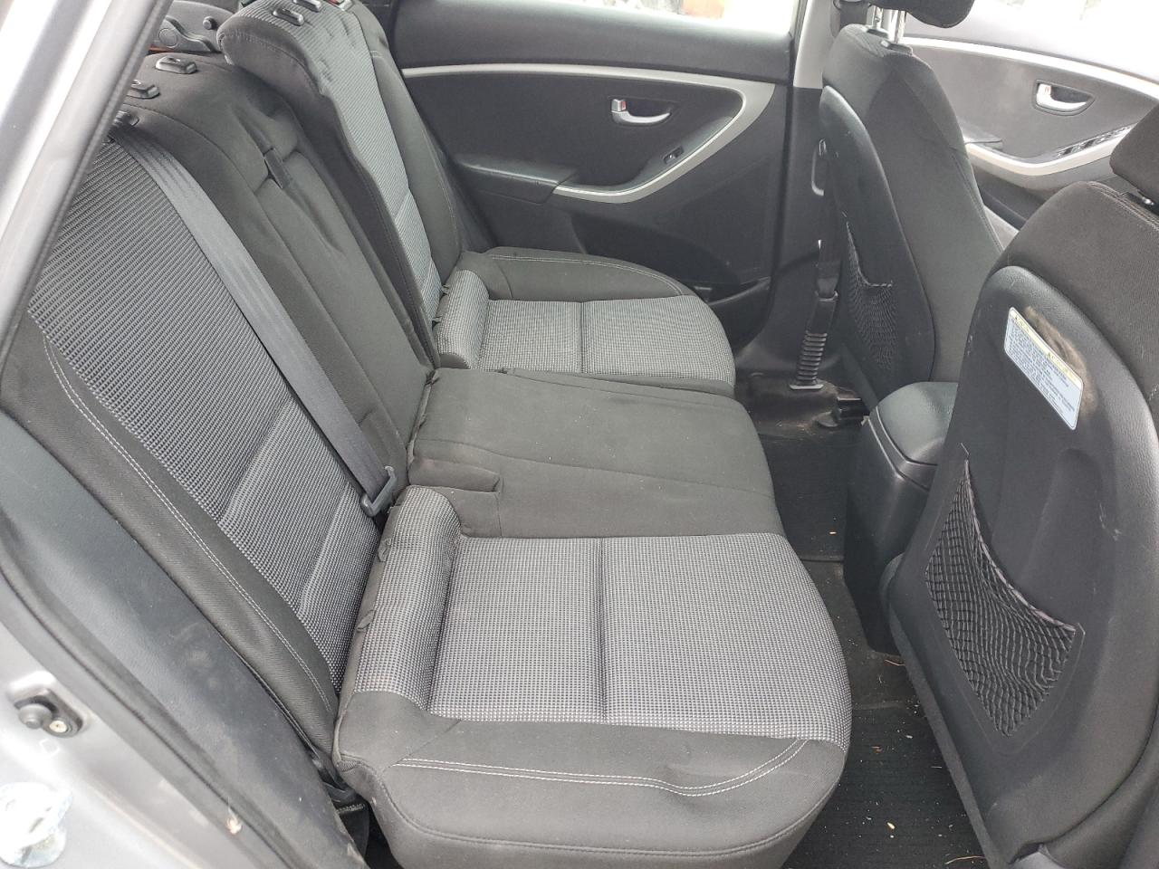 2013 Hyundai Elantra - Image 10