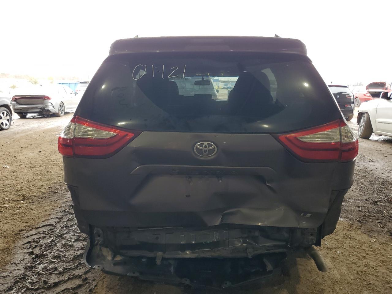 2015 Toyota Sienna - Image 6