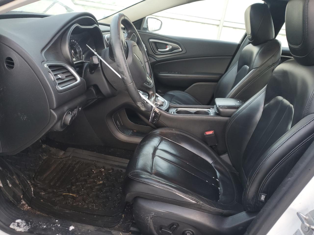 2017 Chrysler 200 - Image 7