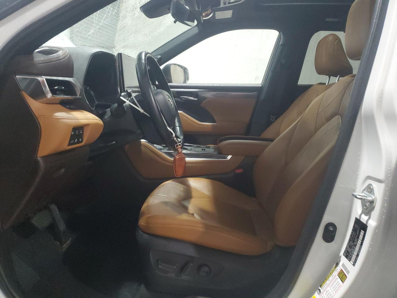 2022 Toyota Highlander - Image 7