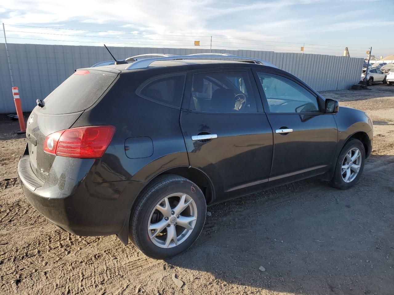 2010 Nissan Rogue - Image 3