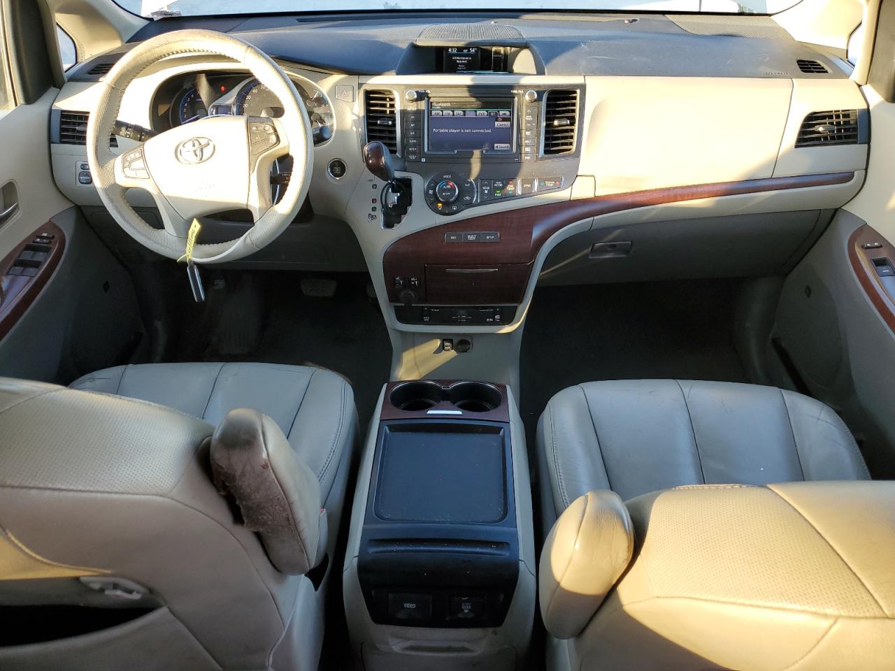 2011 Toyota Sienna - Image 8
