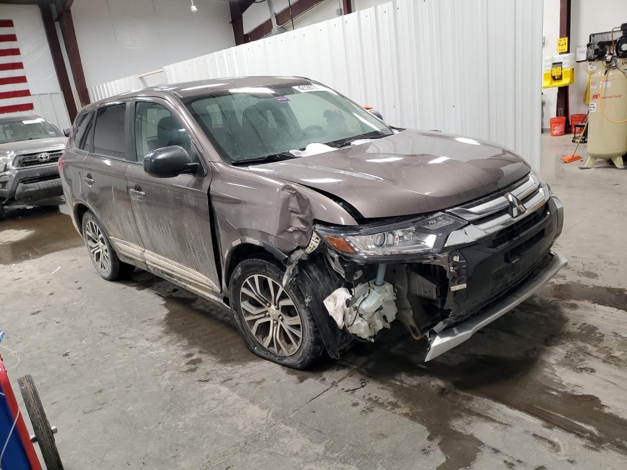 2018 Mitsubishi Outlander - Image 4