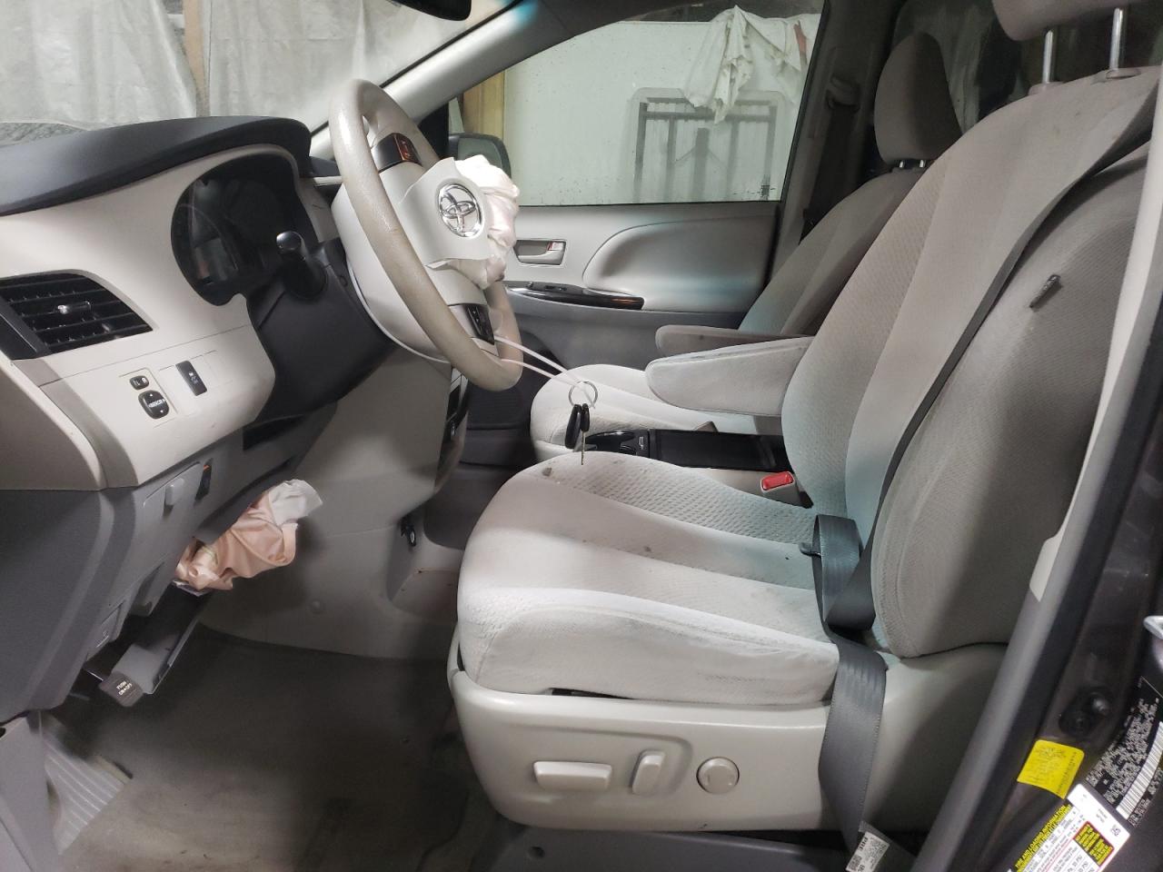 2012 Toyota Sienna - Image 7
