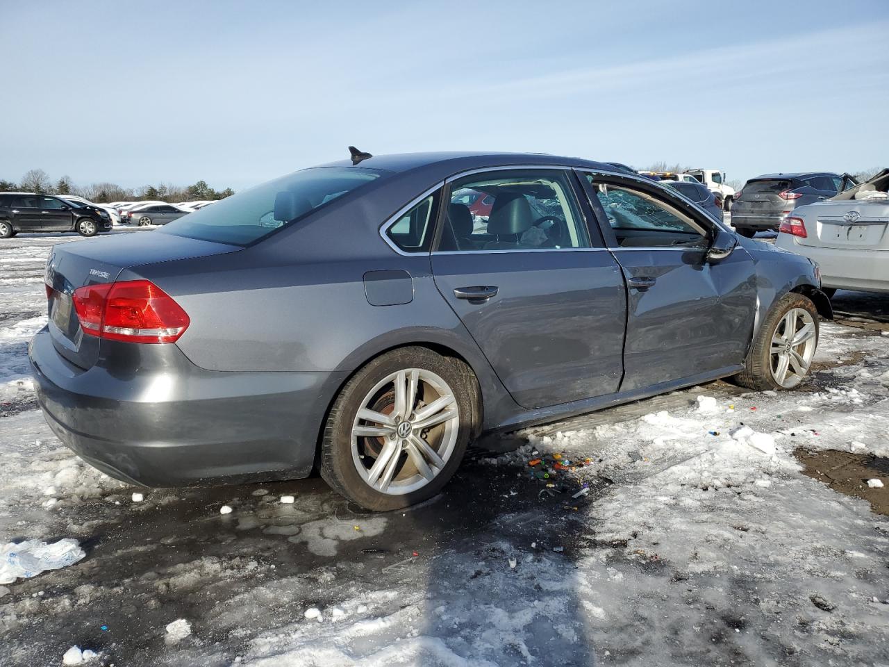 2015 Volkswagen Passat - Image 3