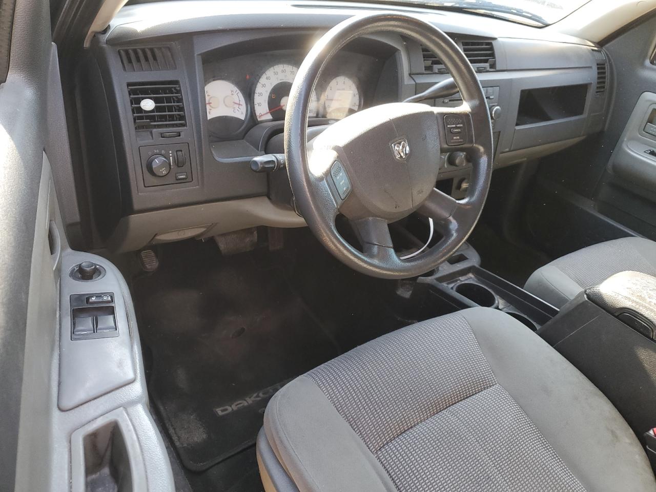 2011 Dodge Dakota - Image 8