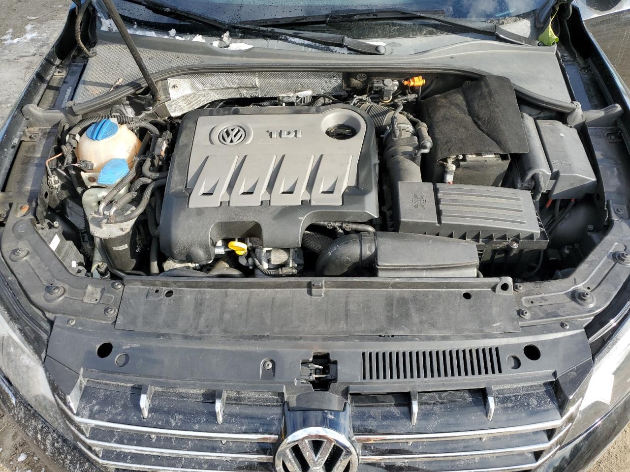2014 Volkswagen Passat - Image 11