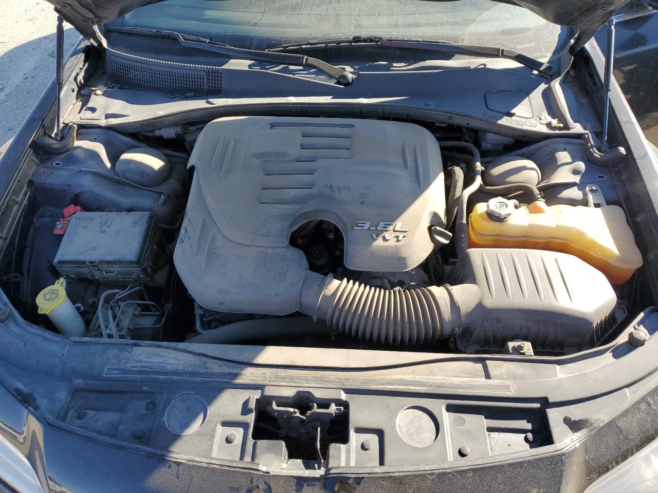 2014 Chrysler 300 - Image 11