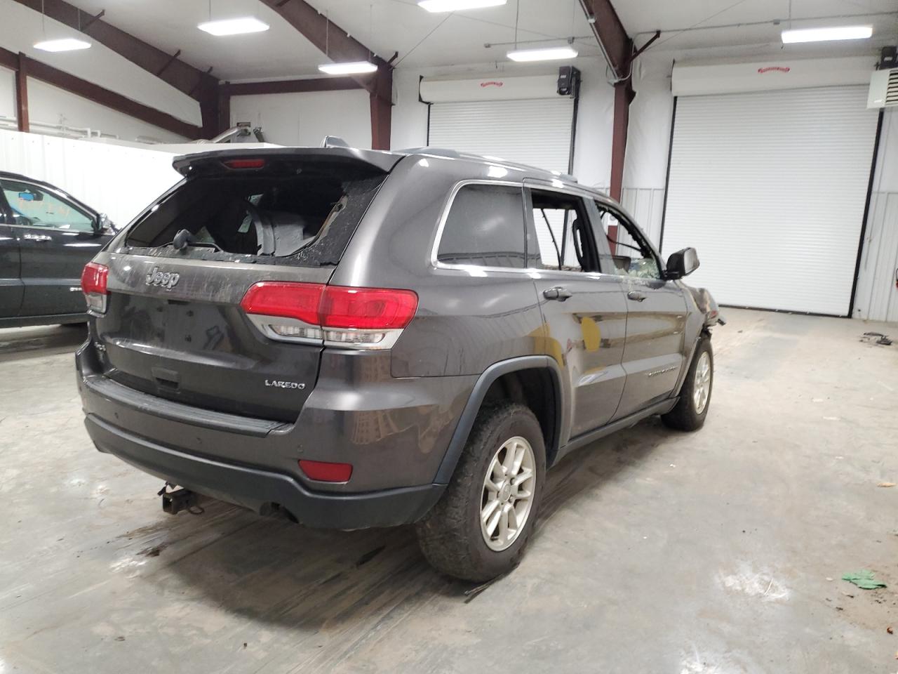 2019 Jeep Grand Cherokee - Image 3