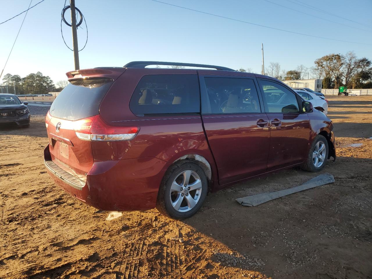 2014 Toyota Sienna - Image 3