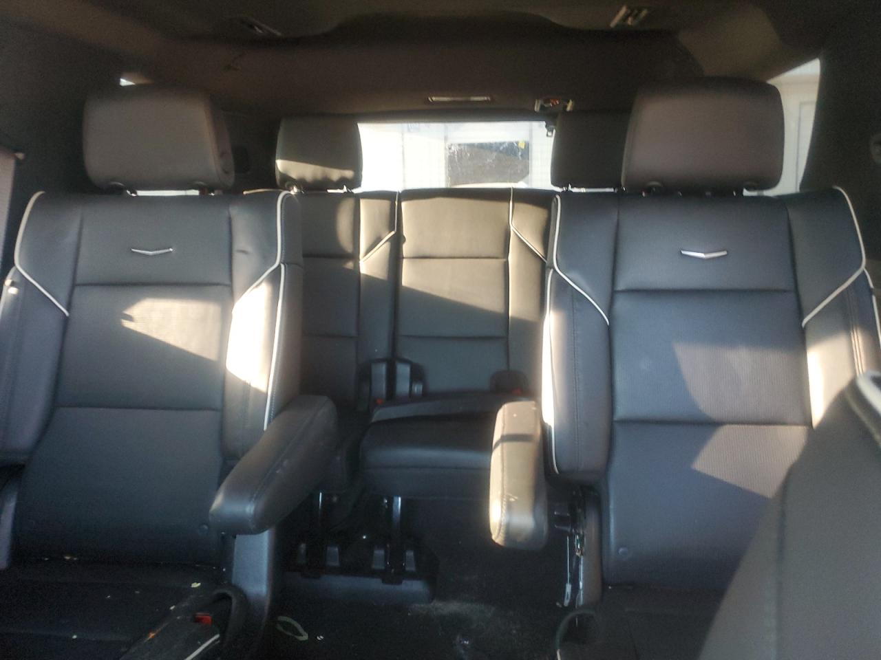 2022 Cadillac Escalade - Image 10