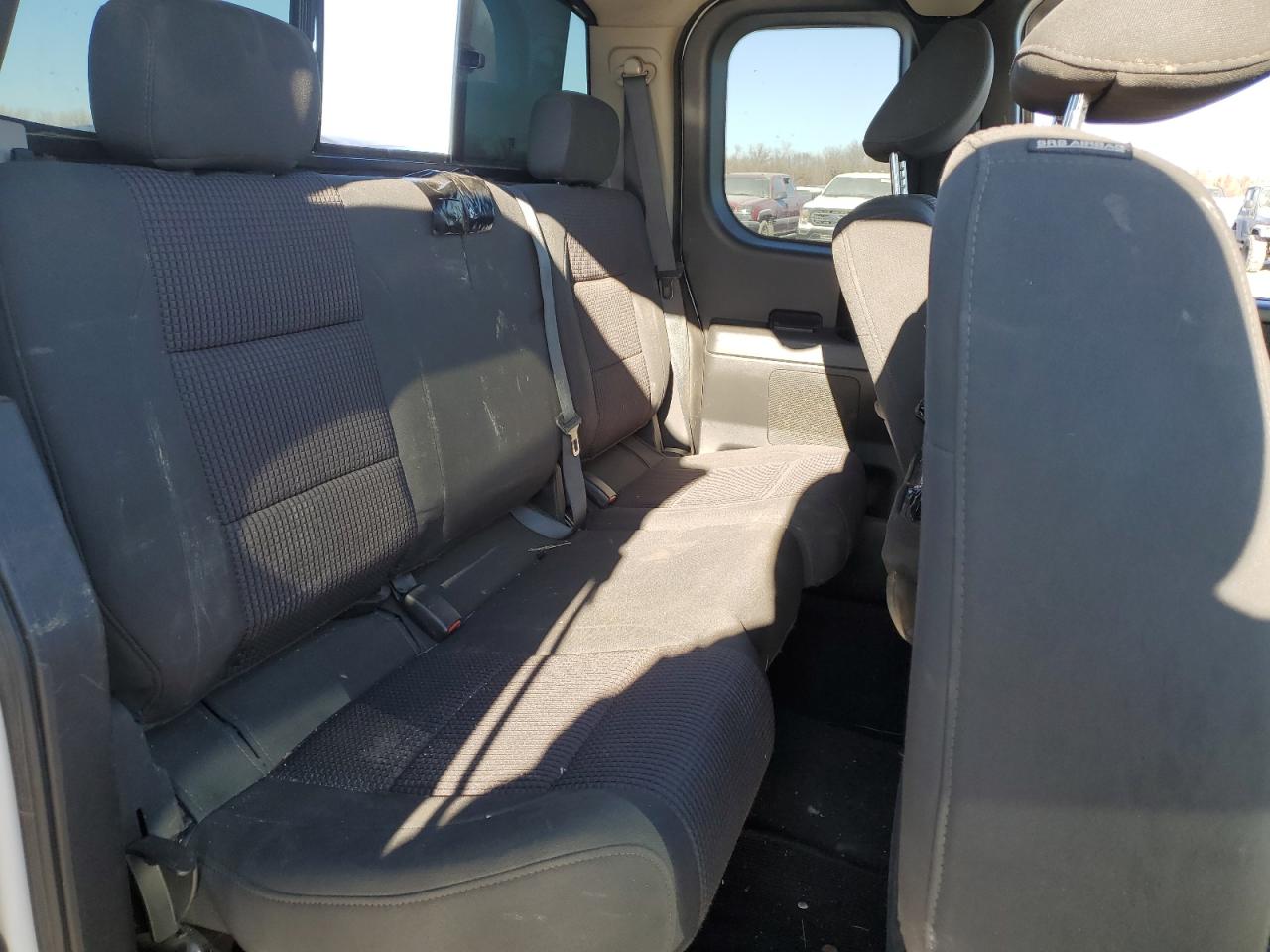 2010 Nissan Titan - Image 11