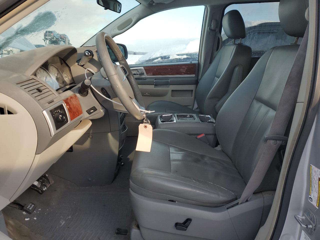 2009 Chrysler Town & Country - Image 7