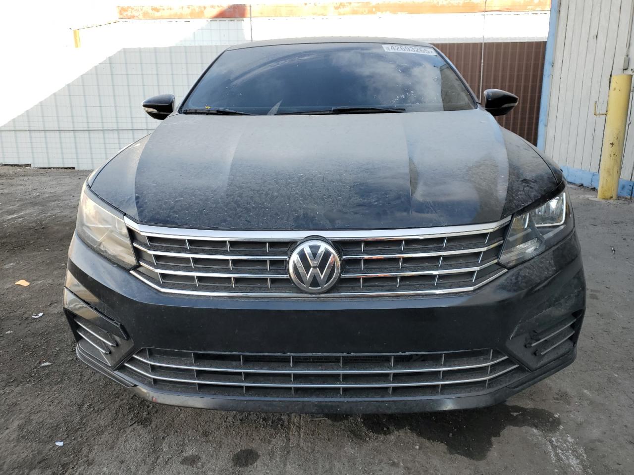 2017 Volkswagen Passat - Image 5