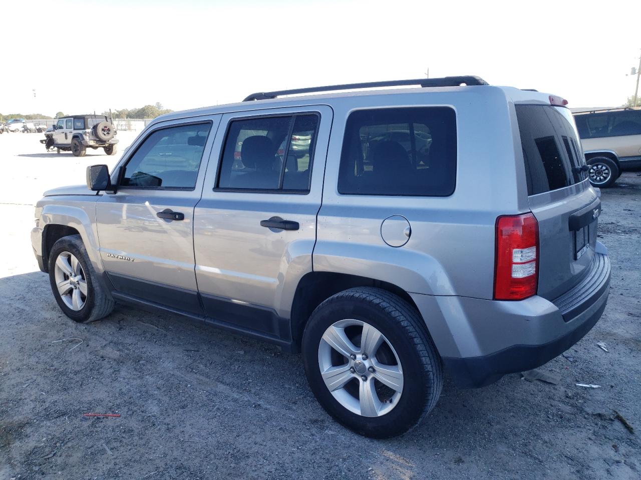 2016 Jeep Liberty (Patriot) - Image 2