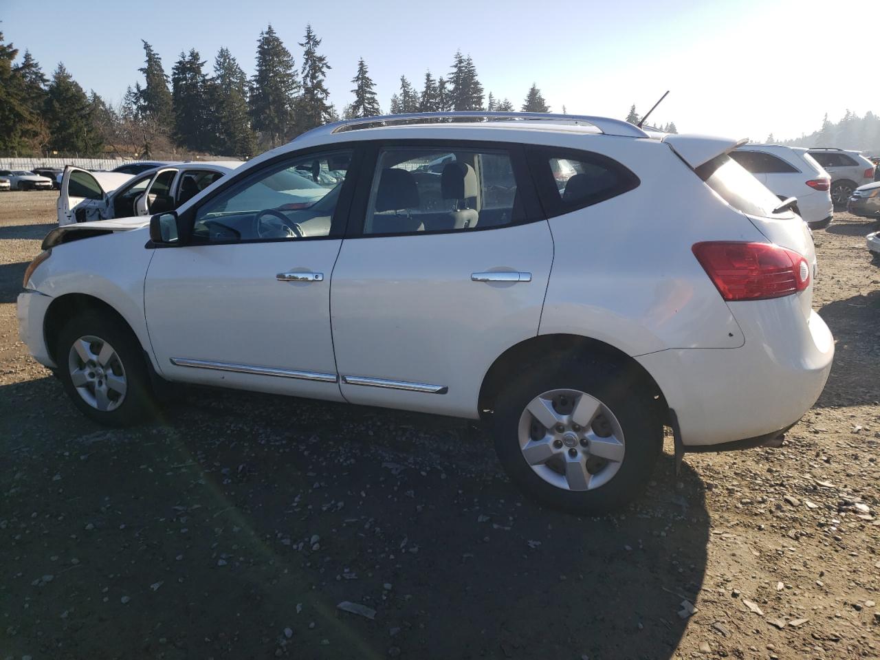 2015 Nissan Rogue - Image 2