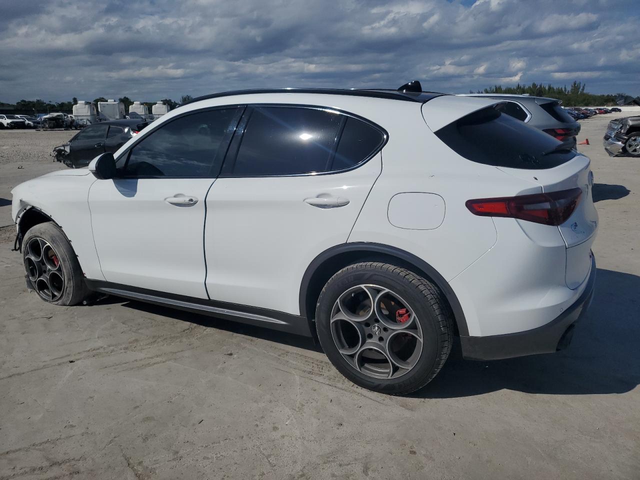 2022 Alfa Romeo Stelvio - Image 2