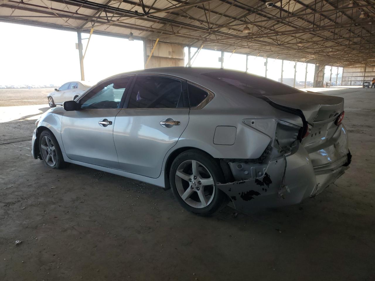 2016 Nissan Altima - Image 2
