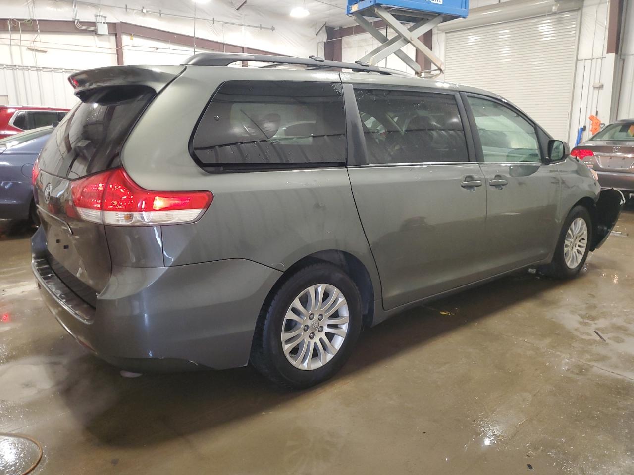 2013 Toyota Sienna - Image 3