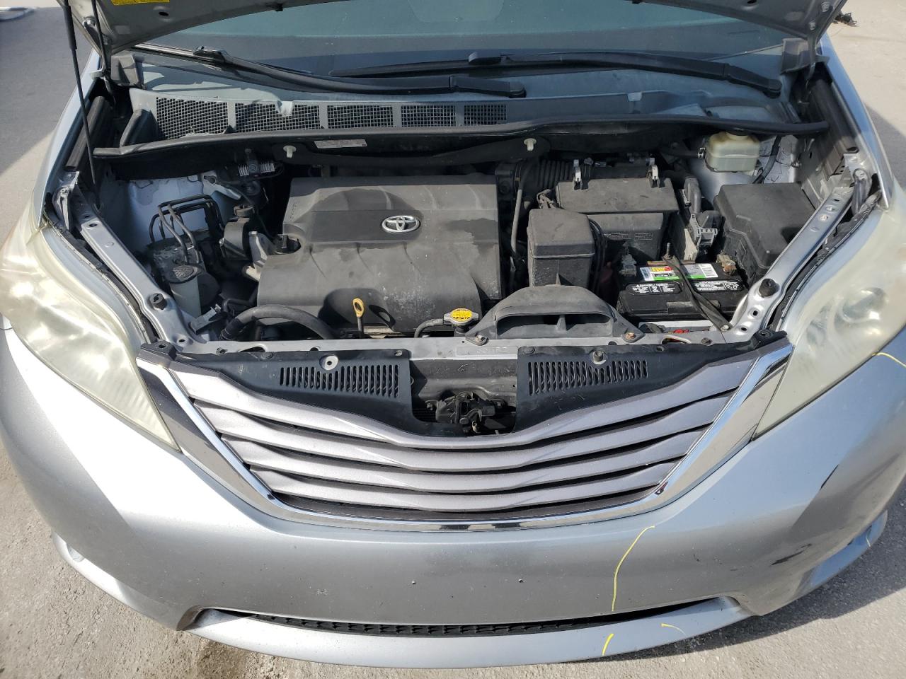 2016 Toyota Sienna - Image 12