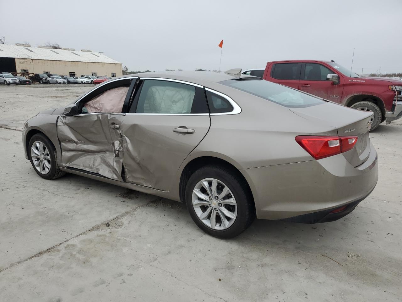 2023 Chevrolet Malibu - Image 2