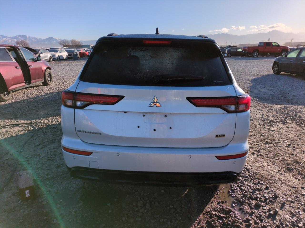 2024 Mitsubishi Outlander - Image 6