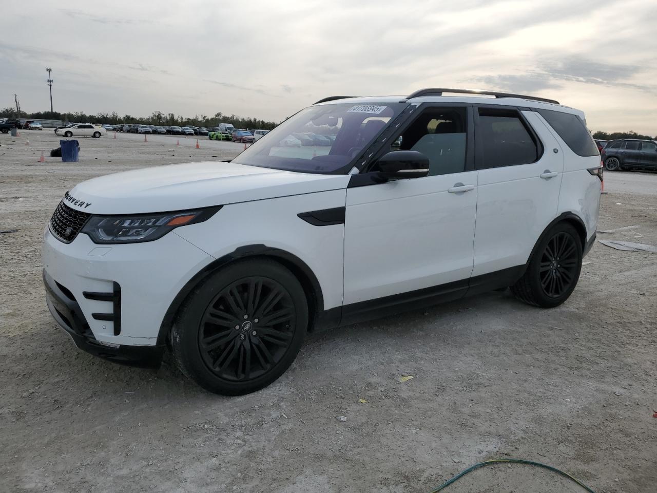 2020 Land Rover Discovery - Image 1