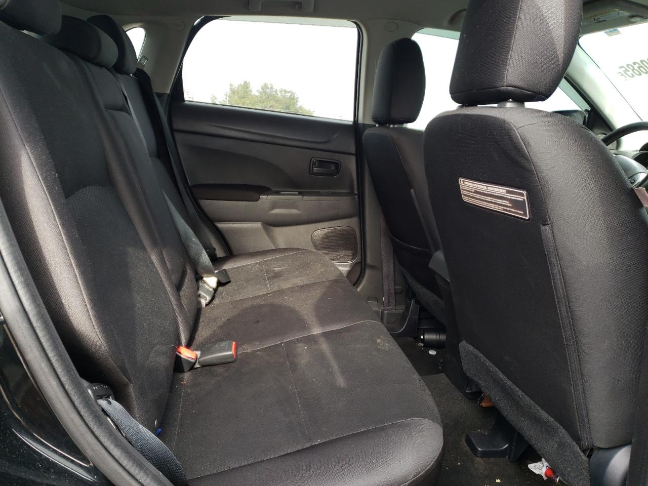 2015 Mitsubishi Outlander - Image 11