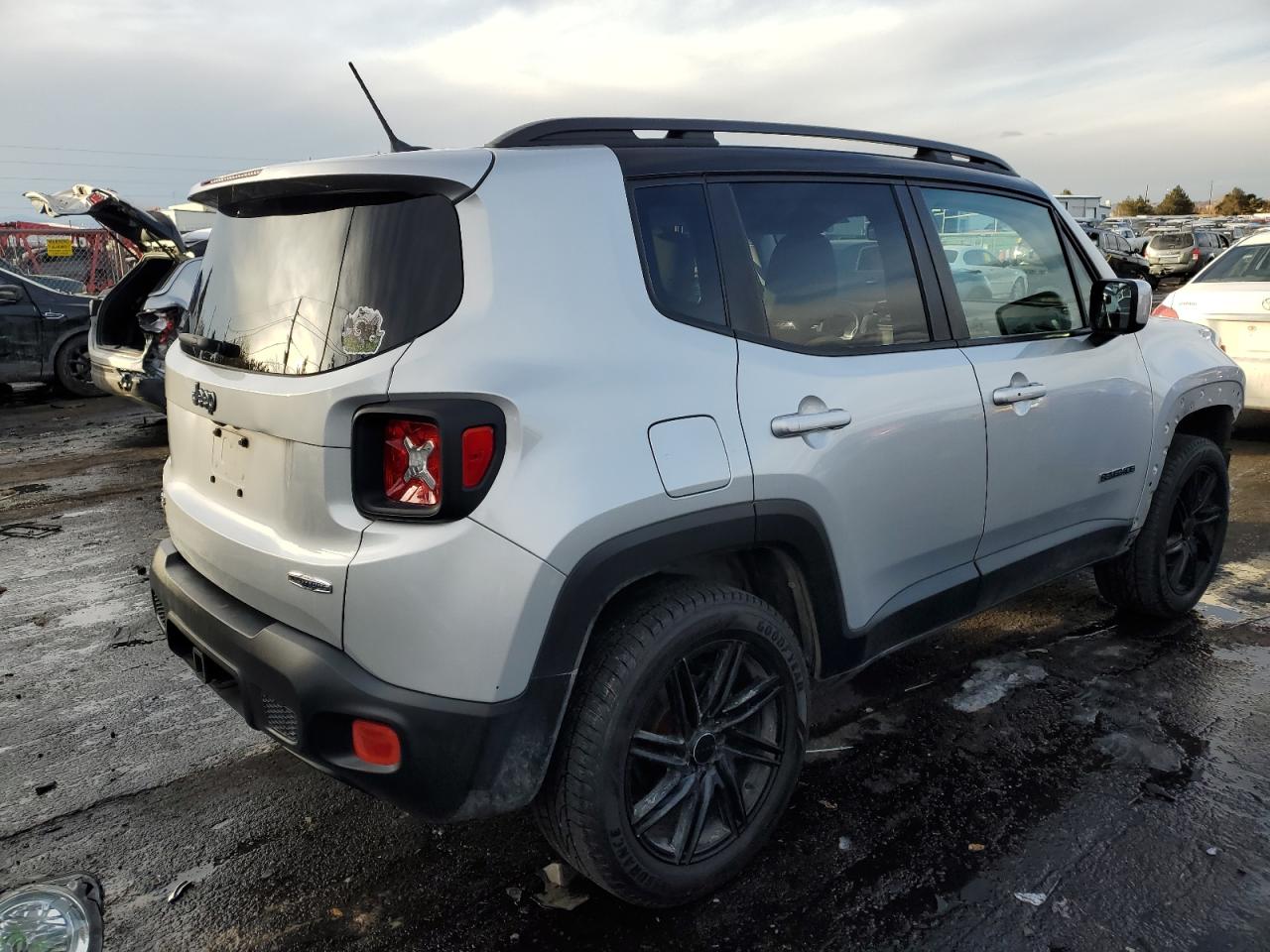 2016 Jeep Renegade - Image 3