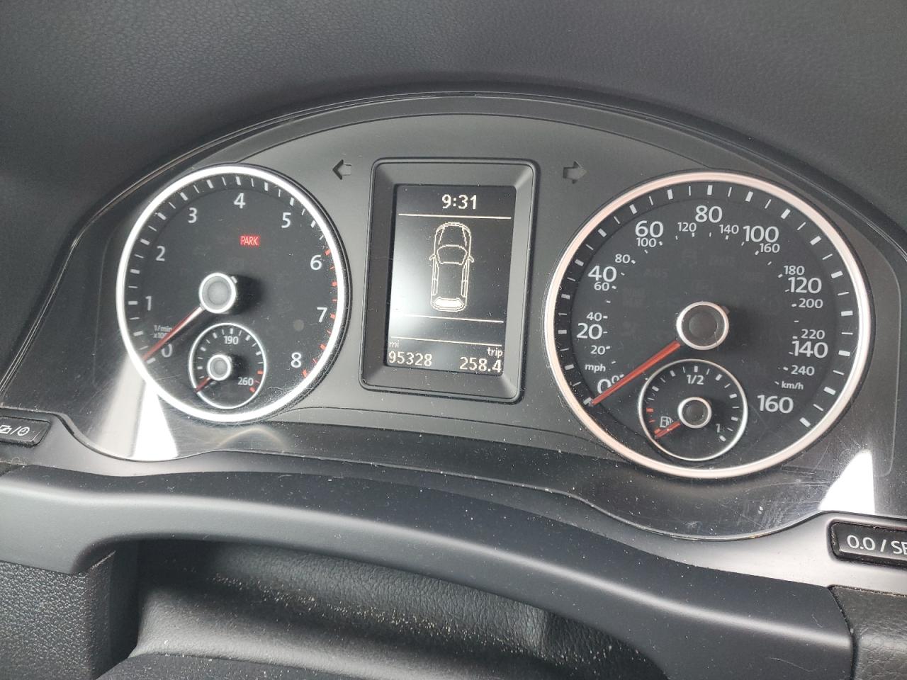 2017 Volkswagen Tiguan - Image 9
