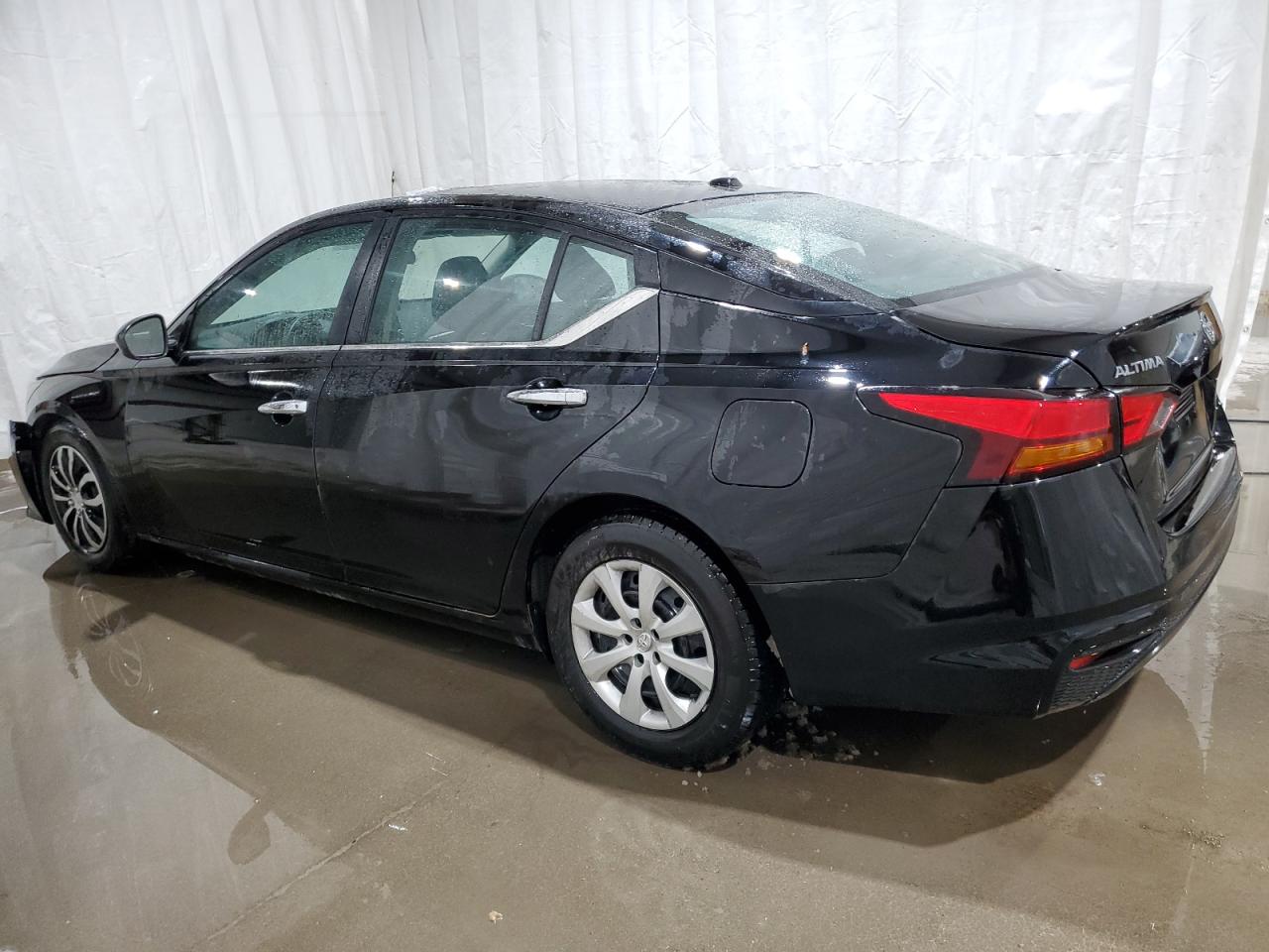 2020 Nissan Altima - Image 2