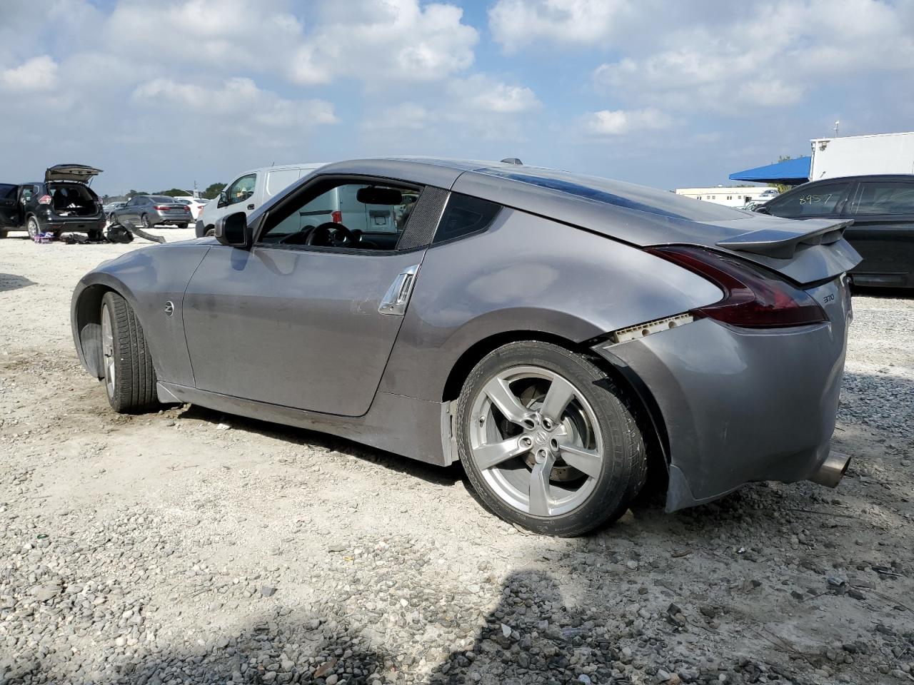 2009 Nissan 370Z - Image 2